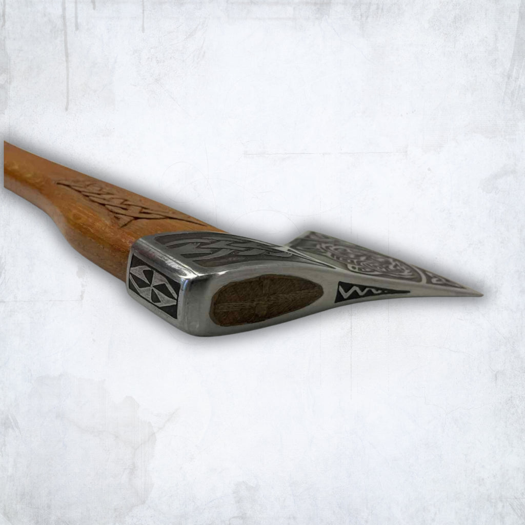 Graviruotas rankų darbo kirvis - dovana vyrui