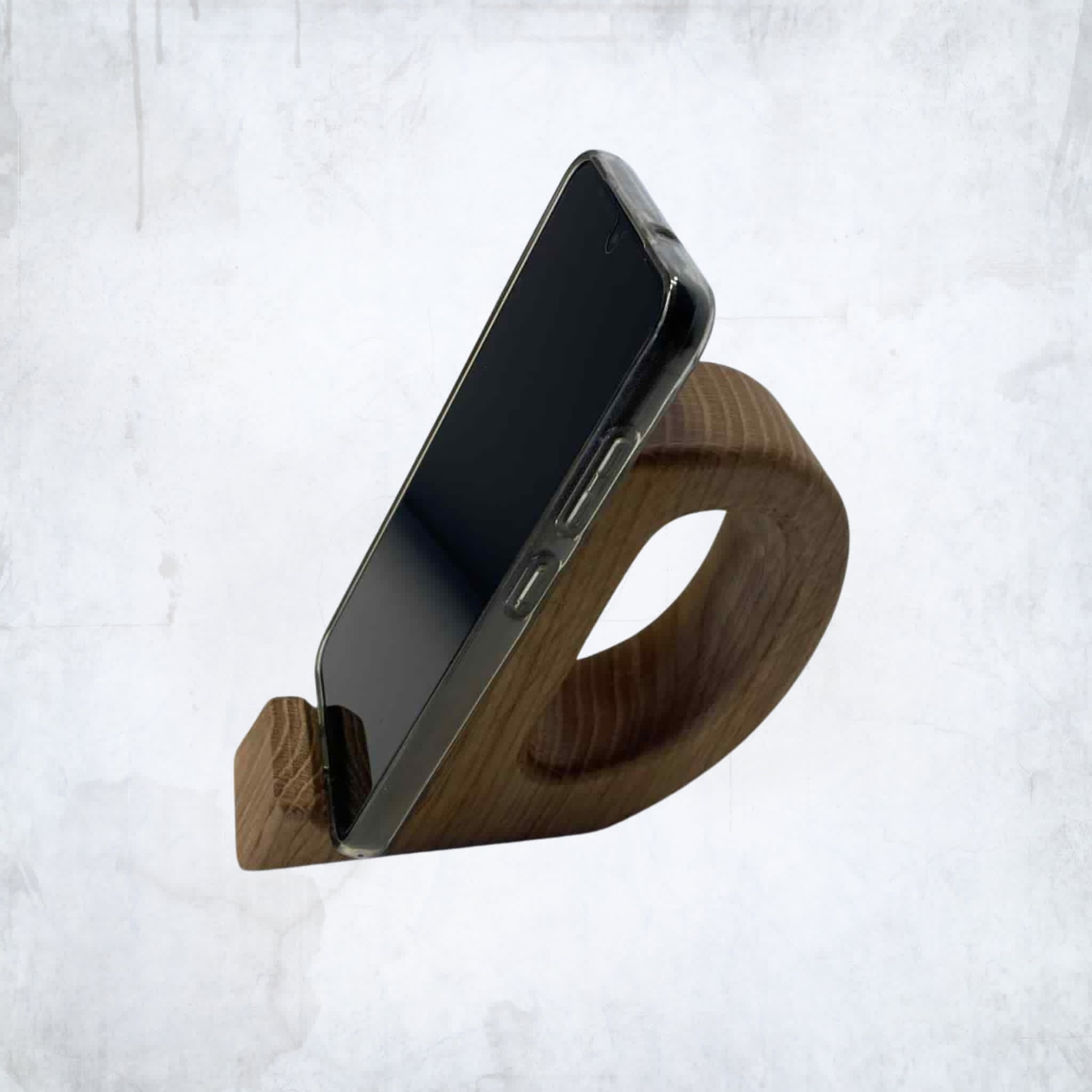 Medinis telefono laikiklis D raides formos – dovana tėčiui ar draugui