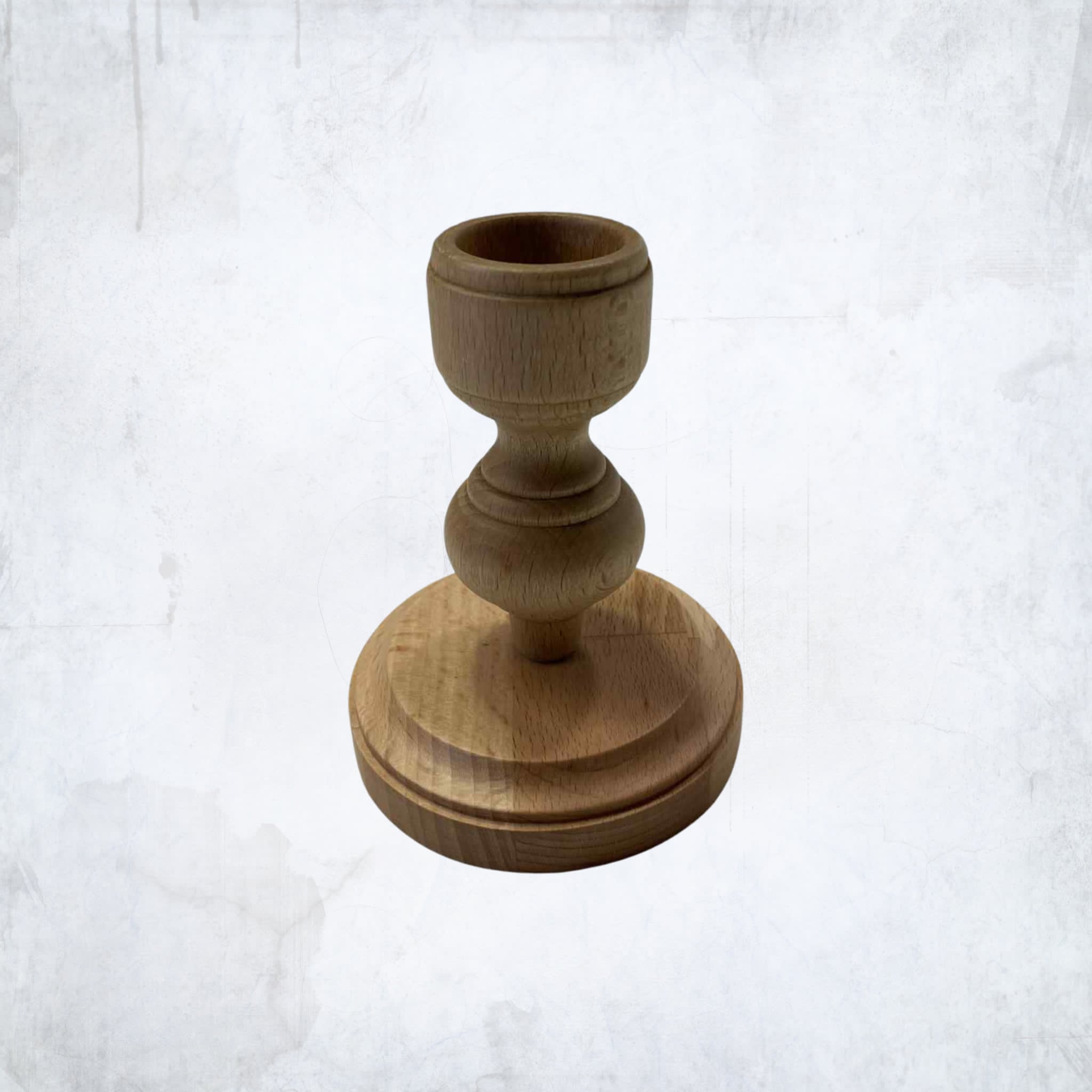 Rankų darbo medinė žvakidė – lietuviškas dizainas
