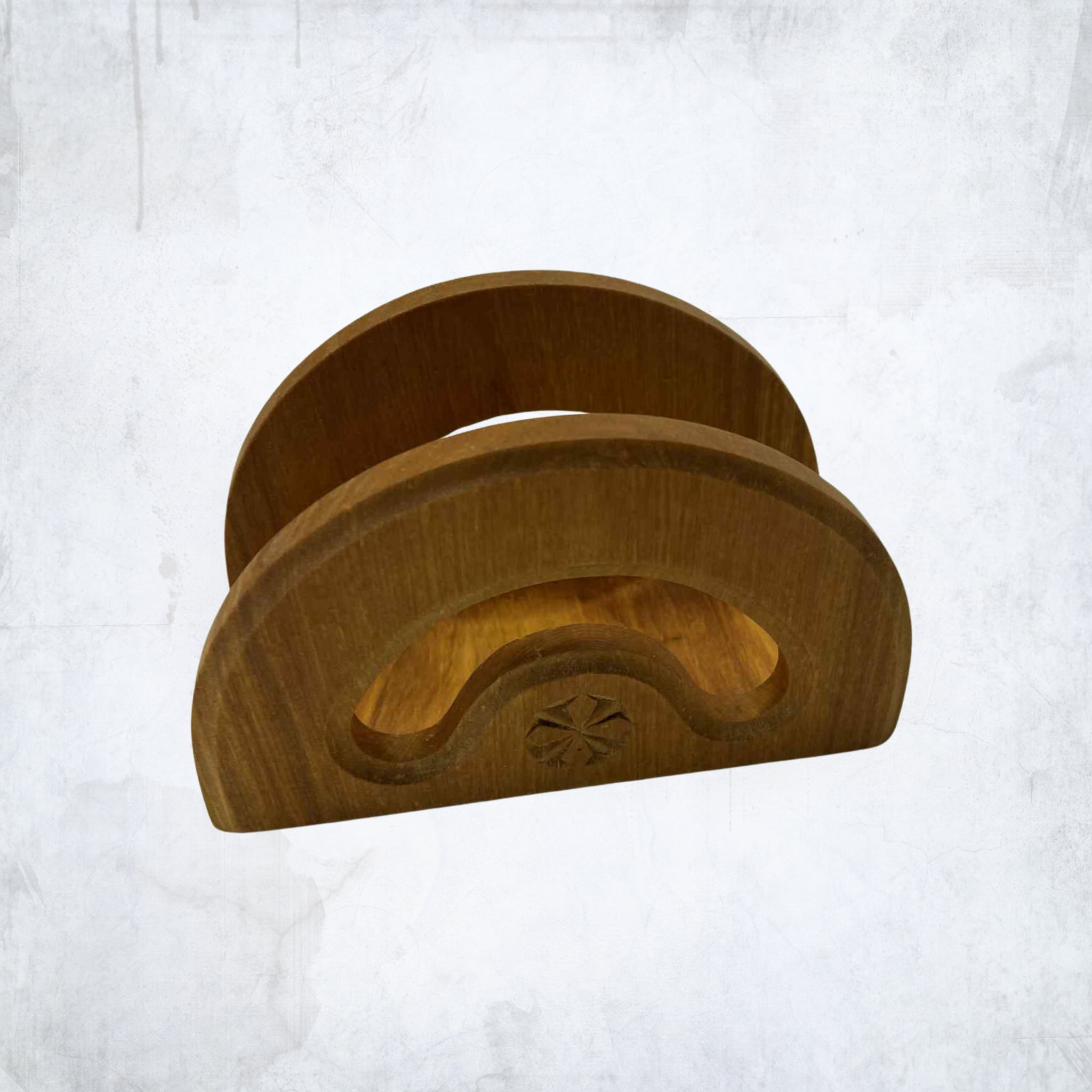 Medinė servetėlių dėžutė su graviru – dovana namams