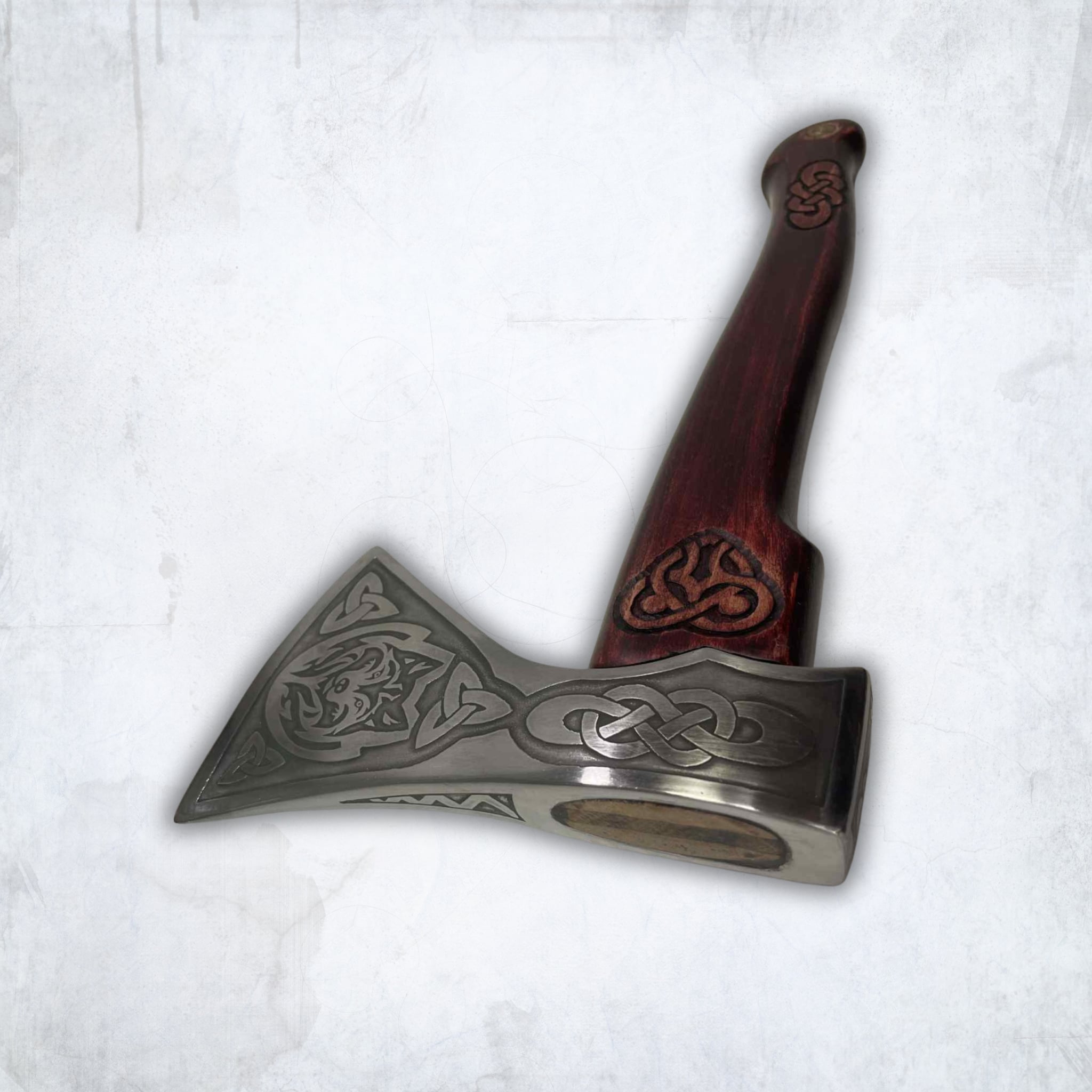 Unikalus lietuviškas rankų darbo kirvis - simbolinė dovana