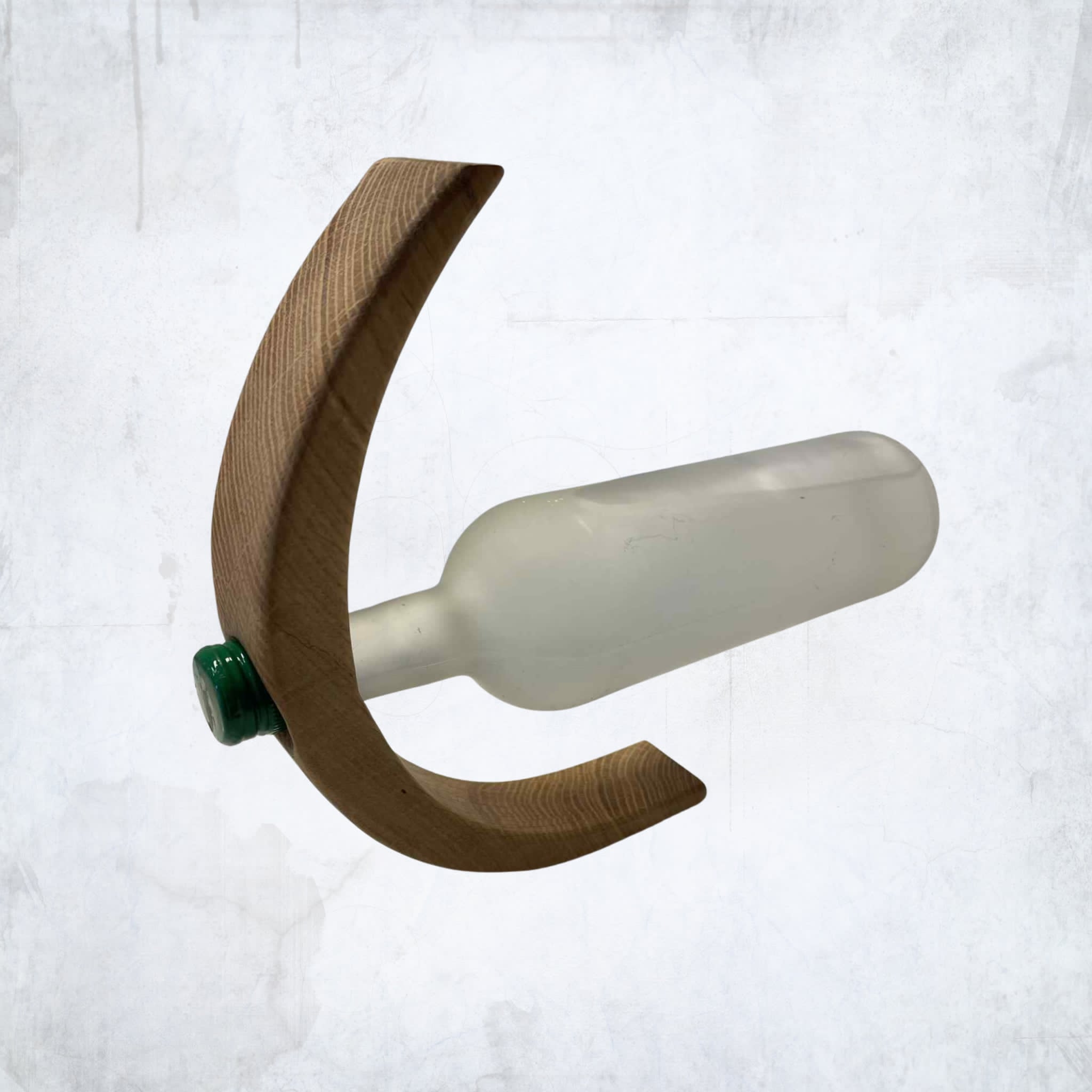 Medinis rankų darbo vyno butelio stovas - išskirtinė dovana