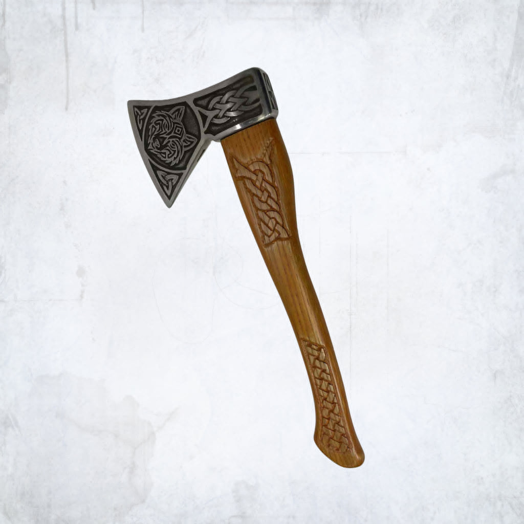 Graviruotas rankų darbo kirvis - dovana vyrui